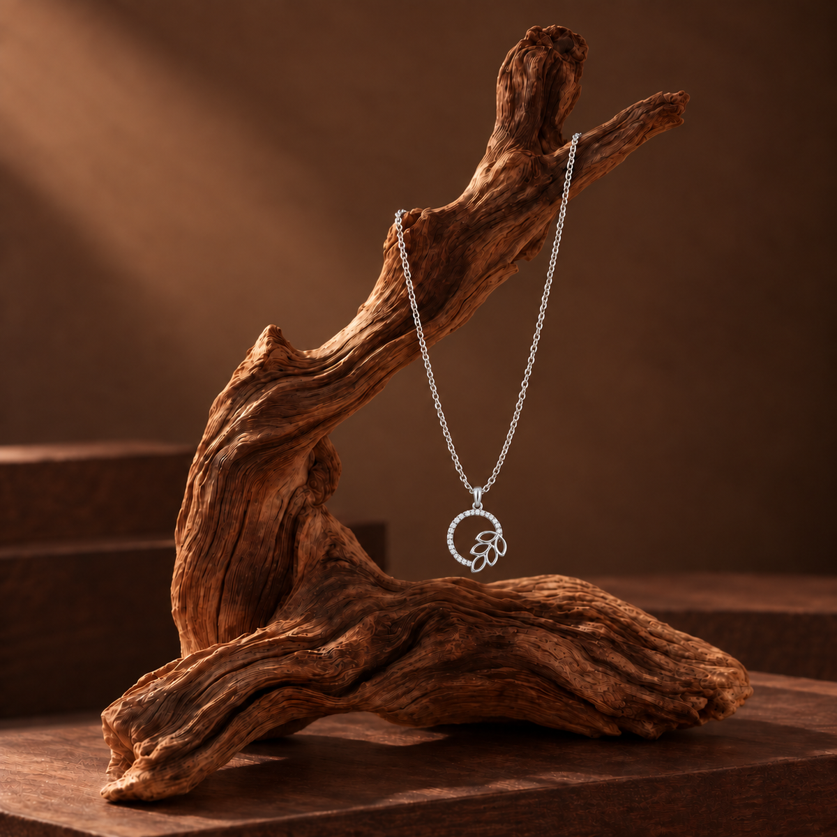 Round Leaf Pendant Necklace