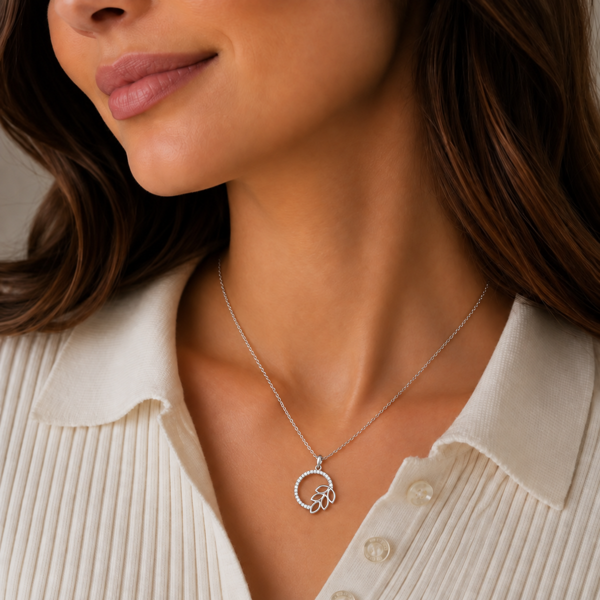 Round Leaf Pendant Necklace