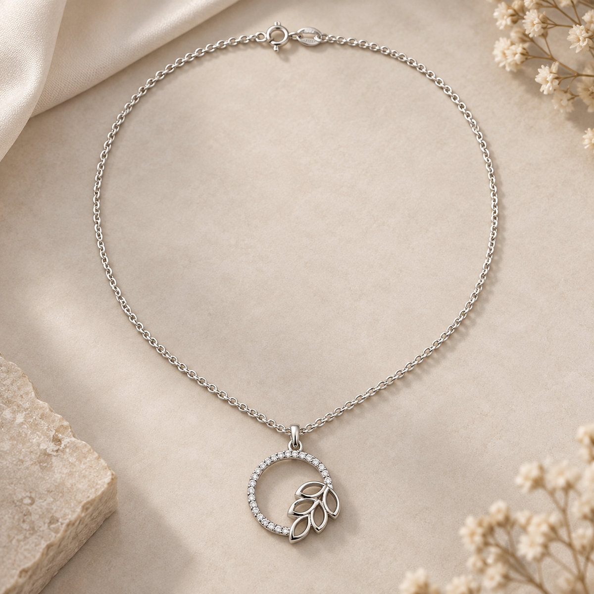 Round Leaf Pendant Necklace