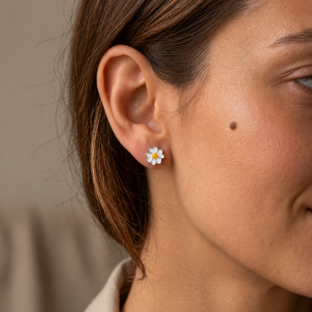 White Daisy Stud Earrings